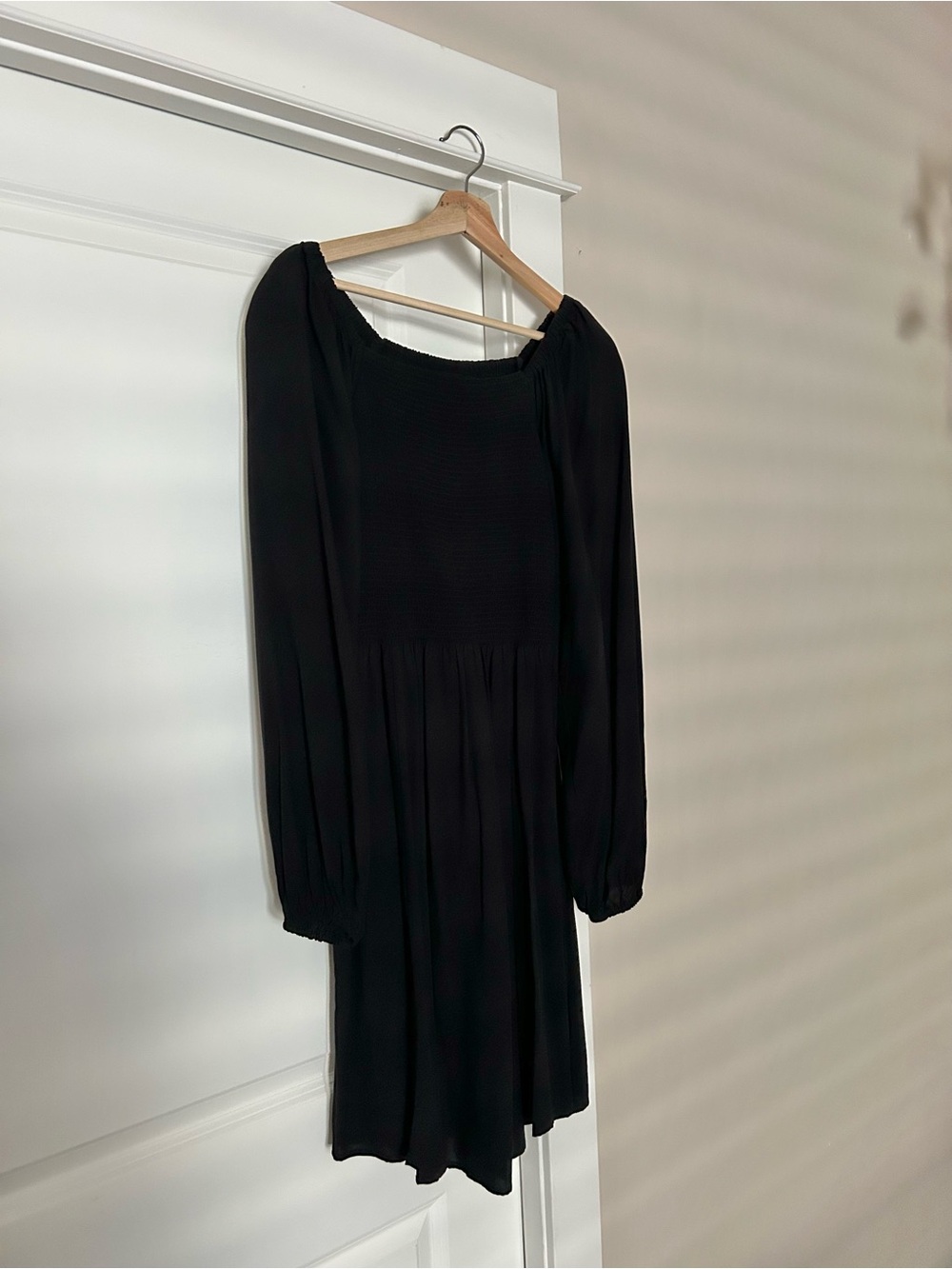 Old Navy Black Smocked Long-Sleeve Women's Dress